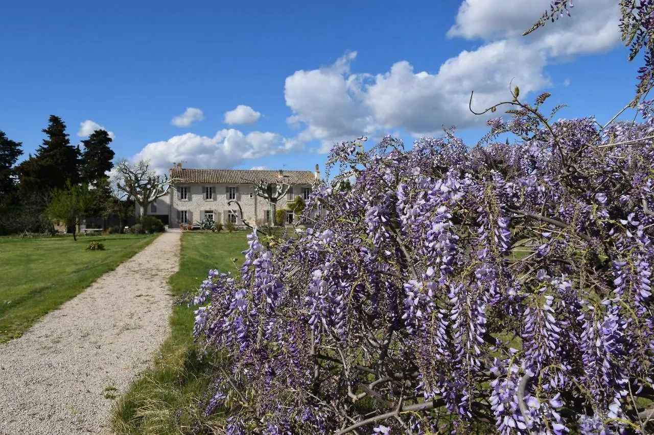 La Bastide Des Amouriers Caumont-sur-Durance 3*,