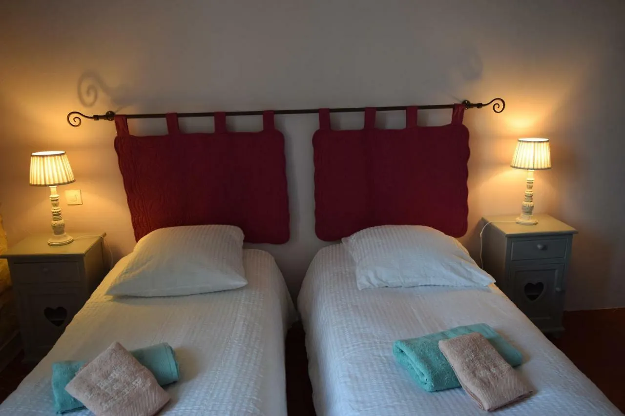 La Bastide Des Amouriers Caumont-sur-Durance 3*,